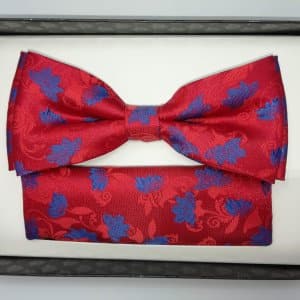 Mucha z poszetką czerwona - szafirowe kwiaty