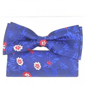 Mucha z poszetką niebieska w czerwone kwiatki